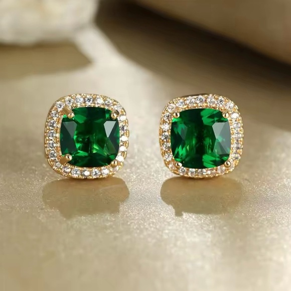 Luxury Green Crystal Stud Earrings Classic Green Zircon Square Stone Ear… - Picture 1 of 4